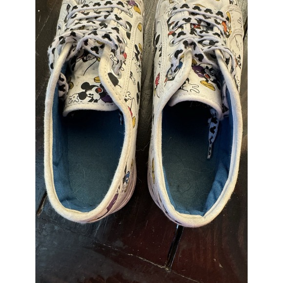 Disney Woman's‎ Shoes Size 8 Mickey Mouse - Picture 3 of 6